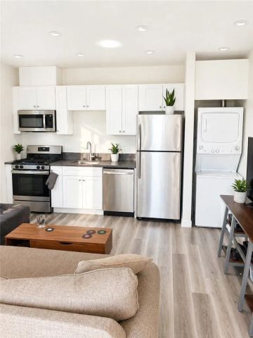 611 W Walnut, Orange, CA 92868