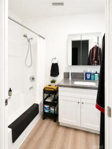 611 W Walnut, Orange, CA 92868