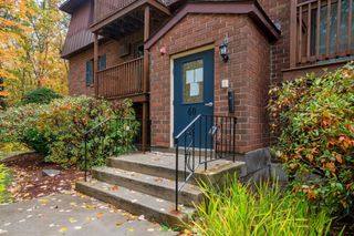 60 Old Hackett Hill Rd Apt 3A, Manchester, NH 03102