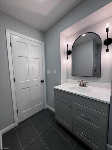 3 Fulper Pl, Clinton Twp., NJ 08809