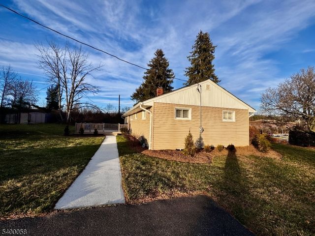 3 Fulper Pl, Clinton Twp., NJ 08809