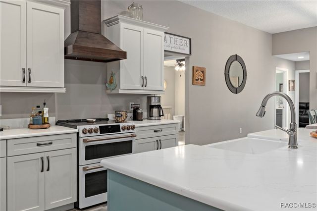 3076 N Stirrup Drive, Beverly Hills, FL 34465