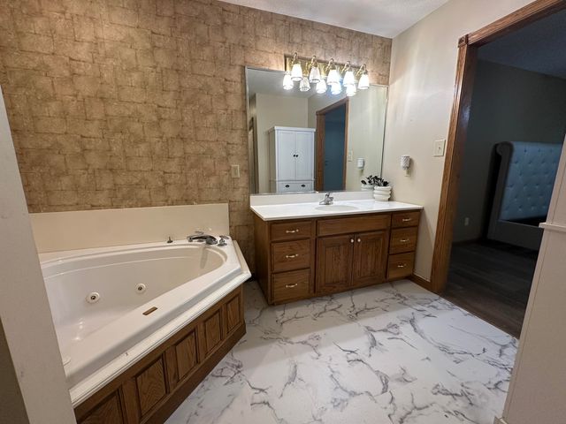 10733 County Road 8070, West Plains, MO 65775