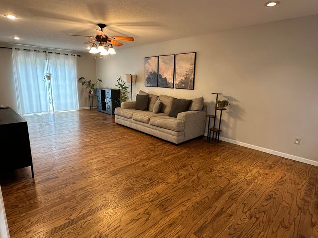 10733 County Road 8070, West Plains, MO 65775