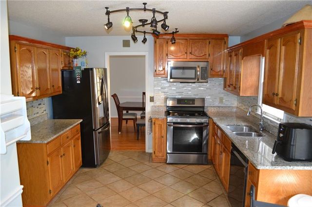 1530 N Milford Creek SW Lane, Marietta, GA 30008