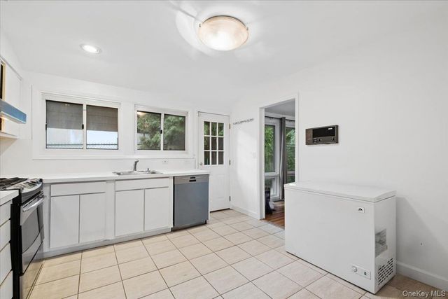 21 Tanglewood Road, Scarsdale, NY 10583
