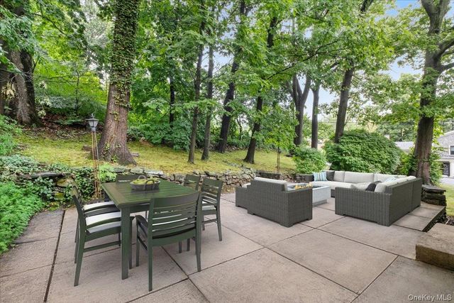 21 Tanglewood Road, Scarsdale, NY 10583