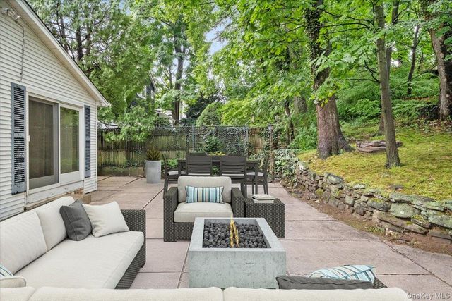 21 Tanglewood Road, Scarsdale, NY 10583