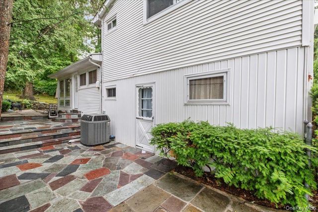 21 Tanglewood Road, Scarsdale, NY 10583