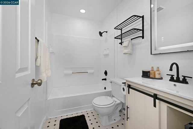 1410 Bel Air Dr 203, Concord, CA 94521