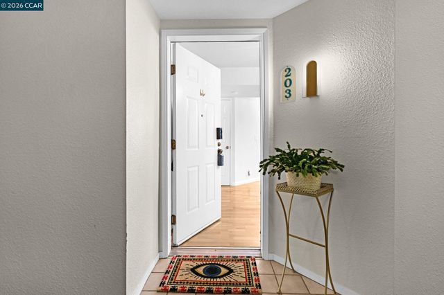 1410 Bel Air Dr 203, Concord, CA 94521