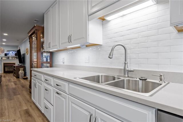 663 Dobson Court, Kernersville, NC 27284