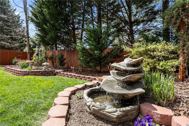 663 Dobson Court, Kernersville, NC 27284