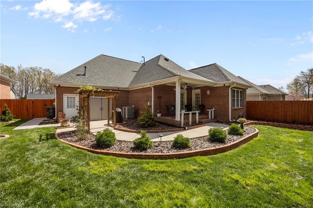 663 Dobson Court, Kernersville, NC 27284