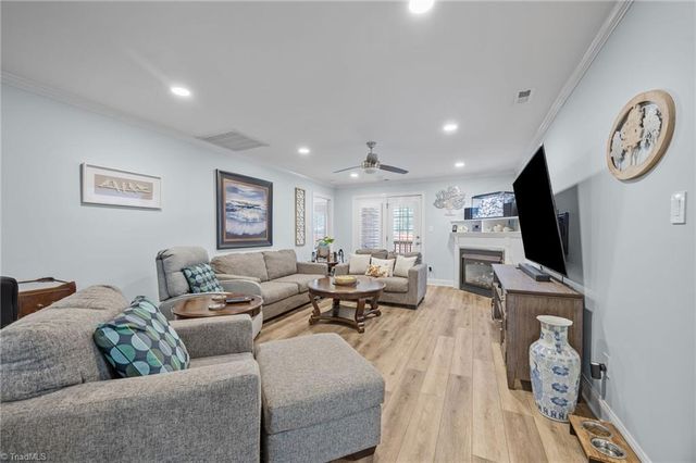 663 Dobson Court, Kernersville, NC 27284