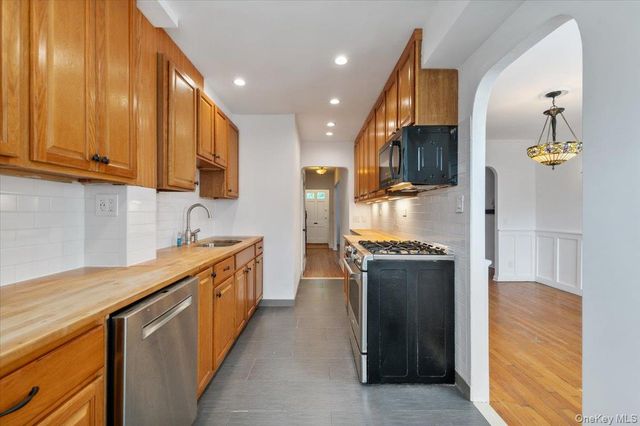 169-16 32nd Avenue, Flushing, NY 11358