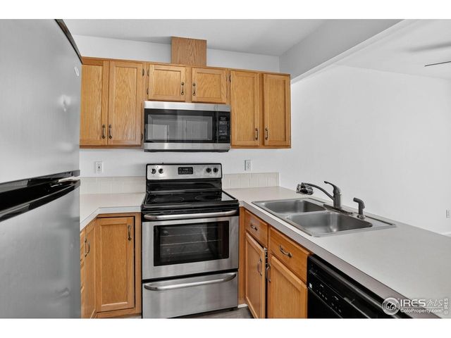 2148 Meadow Ct, Longmont, CO 80501