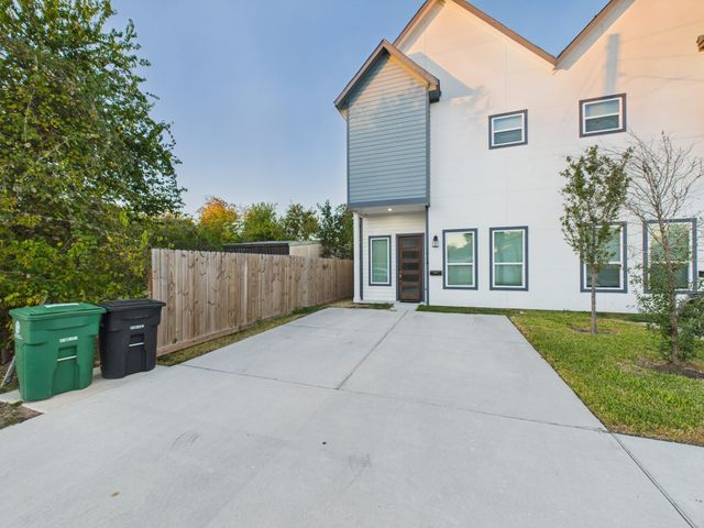 4619 Stassen Street B, Houston, TX 77051