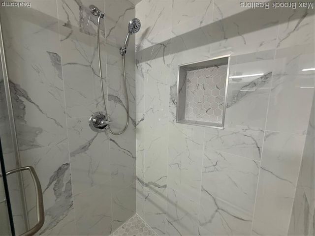 7422 Azalea Court, West Bloomfield, MI 48322