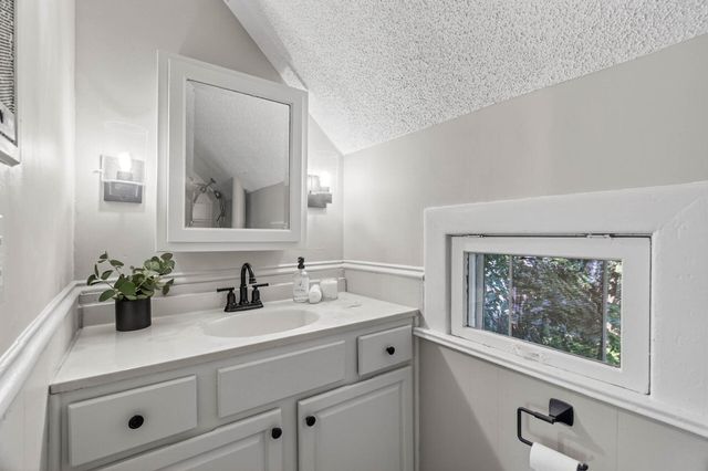 682 Fairview Avenue N, Saint Paul, MN 55104