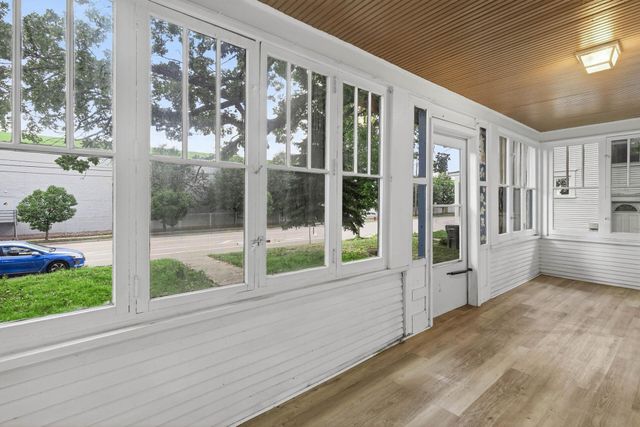 682 Fairview Avenue N, Saint Paul, MN 55104