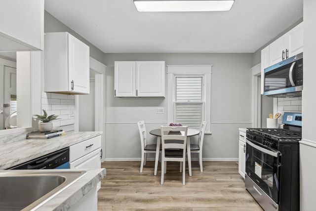 682 Fairview Avenue N, Saint Paul, MN 55104