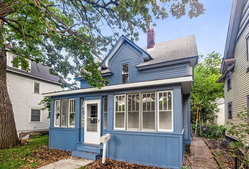 682 Fairview Avenue N, Saint Paul, MN 55104