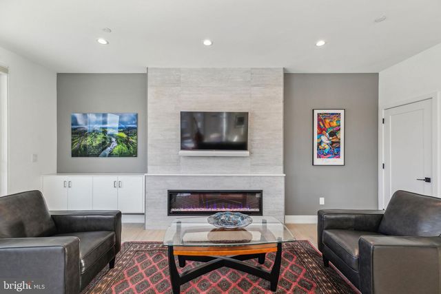 527 BROWN ST, Philadelphia, PA 19123