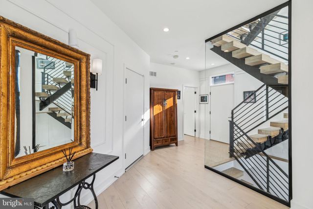 527 BROWN ST, Philadelphia, PA 19123
