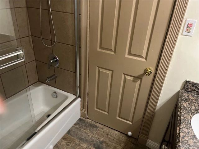 7620 S Hoover, Los Angeles, CA 90044