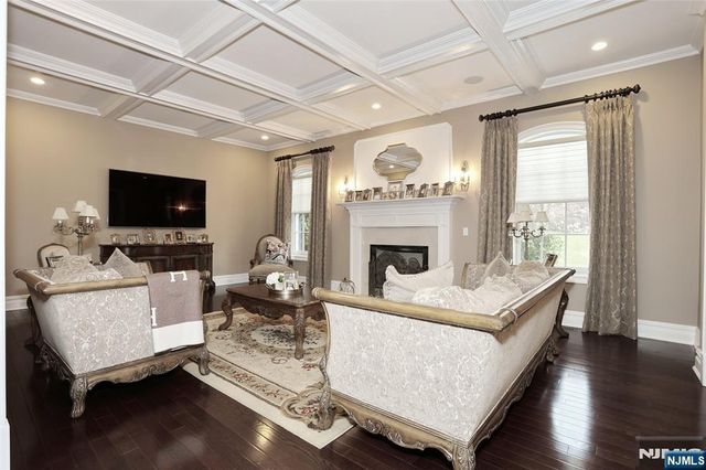 165 Cortland Drive 5, Saddle River, NJ 07458