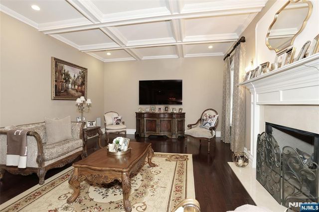 165 Cortland Drive 5, Saddle River, NJ 07458