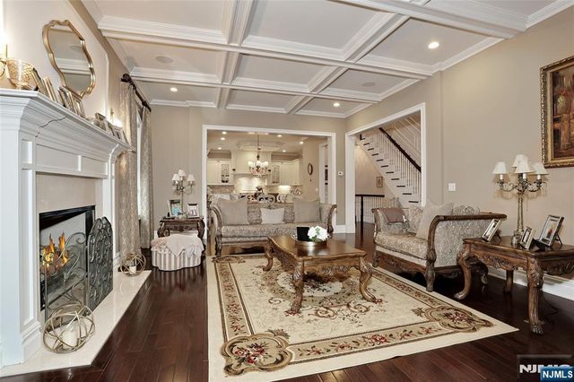 165 Cortland Drive 5, Saddle River, NJ 07458