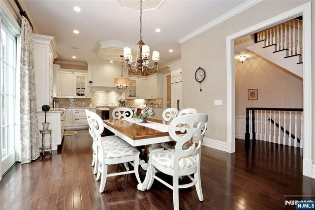 165 Cortland Drive 5, Saddle River, NJ 07458