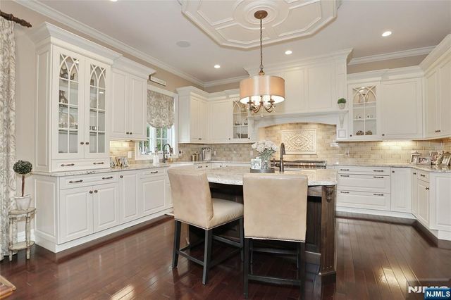 165 Cortland Drive 5, Saddle River, NJ 07458