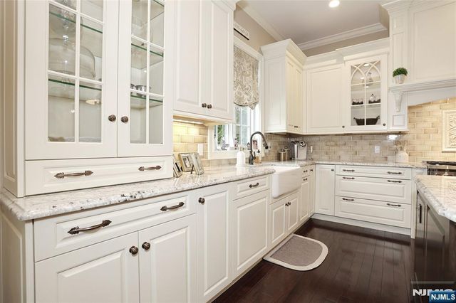 165 Cortland Drive 5, Saddle River, NJ 07458