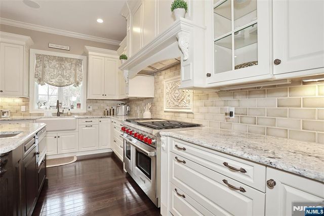 165 Cortland Drive 5, Saddle River, NJ 07458