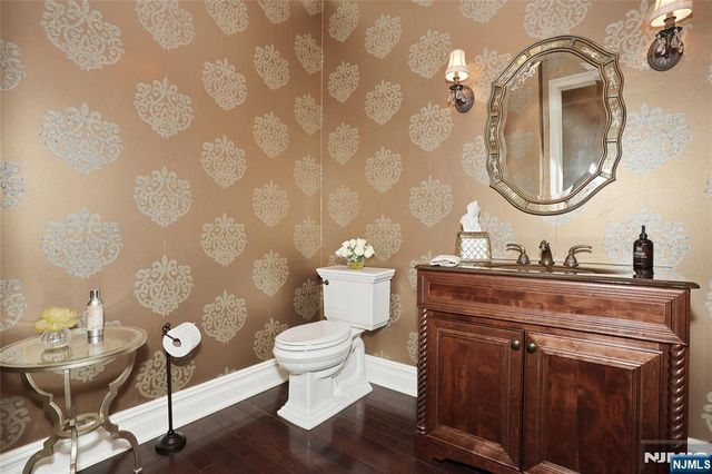 165 Cortland Drive 5, Saddle River, NJ 07458