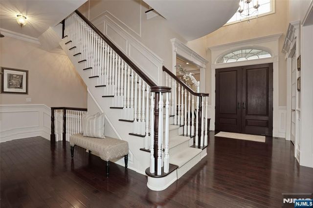 165 Cortland Drive 5, Saddle River, NJ 07458