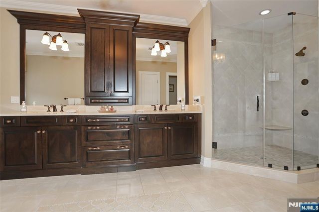 165 Cortland Drive 5, Saddle River, NJ 07458