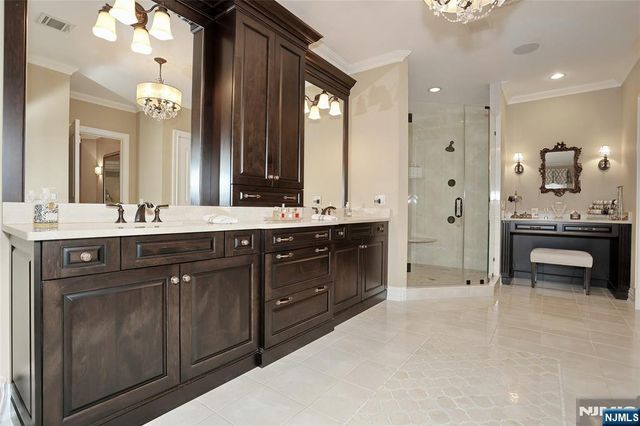 165 Cortland Drive 5, Saddle River, NJ 07458