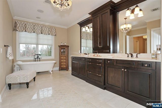 165 Cortland Drive 5, Saddle River, NJ 07458