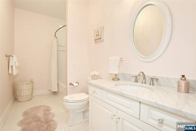 165 Cortland Drive 5, Saddle River, NJ 07458