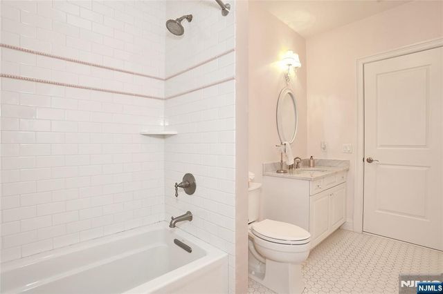 165 Cortland Drive 5, Saddle River, NJ 07458