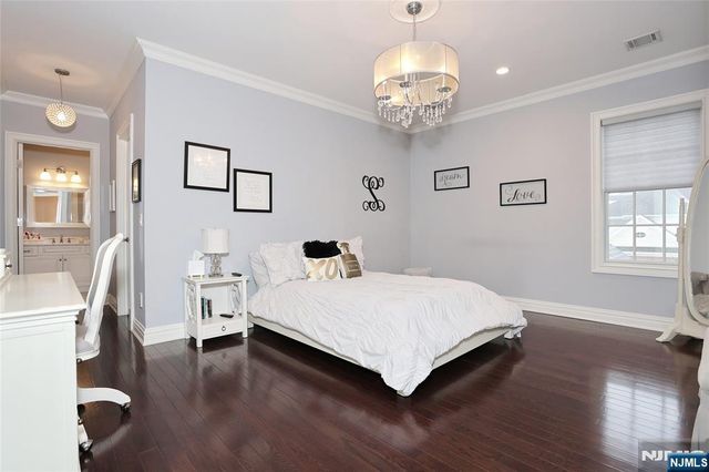 165 Cortland Drive 5, Saddle River, NJ 07458