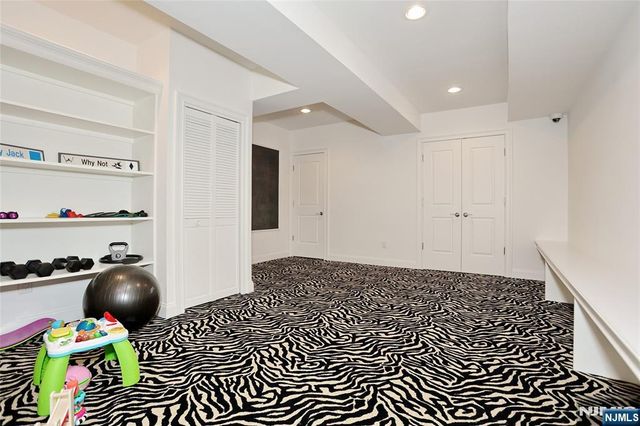 165 Cortland Drive 5, Saddle River, NJ 07458