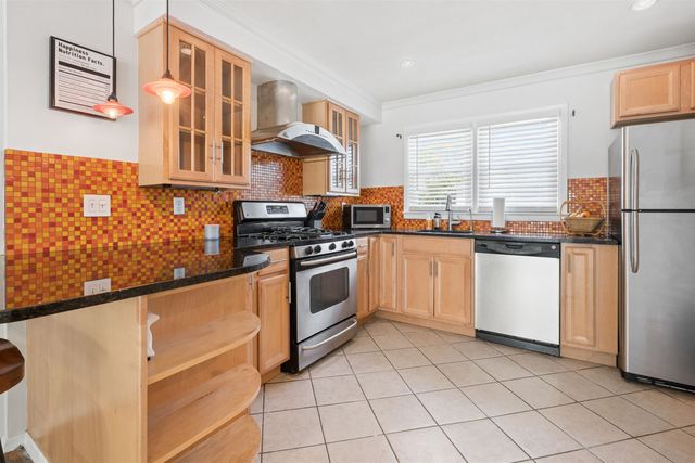 106 COUNTRY VILLAGE RD, Jc, Greenville, NJ 07305