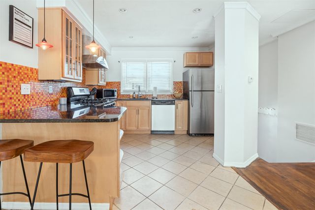 106 COUNTRY VILLAGE RD, Jc, Greenville, NJ 07305