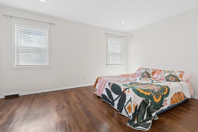 106 COUNTRY VILLAGE RD, Jc, Greenville, NJ 07305