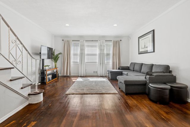 106 COUNTRY VILLAGE RD, Jc, Greenville, NJ 07305
